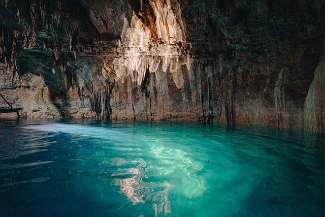 Halong Bay Junk Boat Tours: Complete Travel Guide for an Unforgettable Cruise Experience 3 Halong Bay Junk Boat Tours: Best Cruises, Travel Tips & Attractions