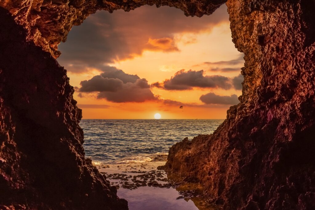 Oahu Sea Caves: The Ultimate Guide to Hawaii’s Hidden Coastal Wonders 3 Oahu Sea Caves