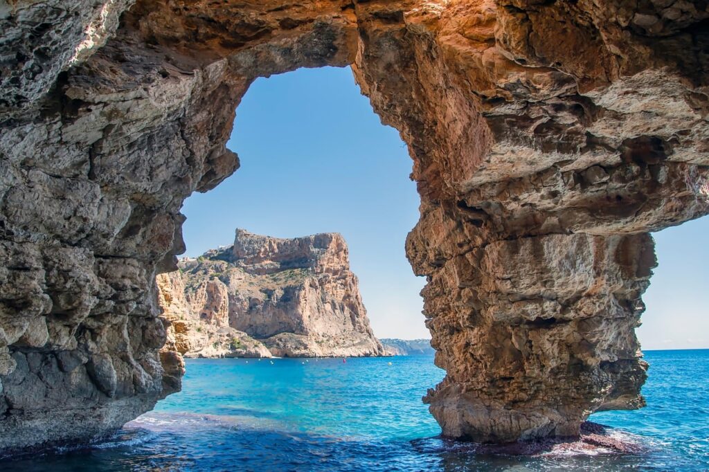 Oahu Sea Caves: The Ultimate Guide to Hawaii’s Hidden Coastal Wonders 2 Oahu Sea Caves