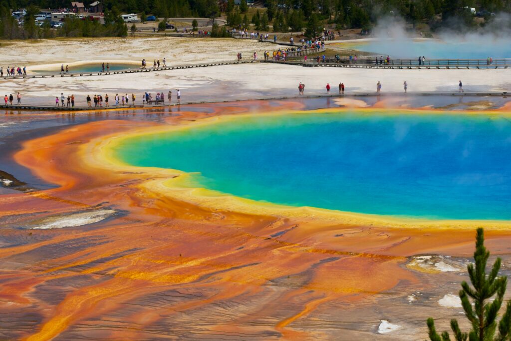 7 Wonders of the United States: America’s Most Breathtaking Natural and Man-Made Marvels 2 Yellowstone National Park