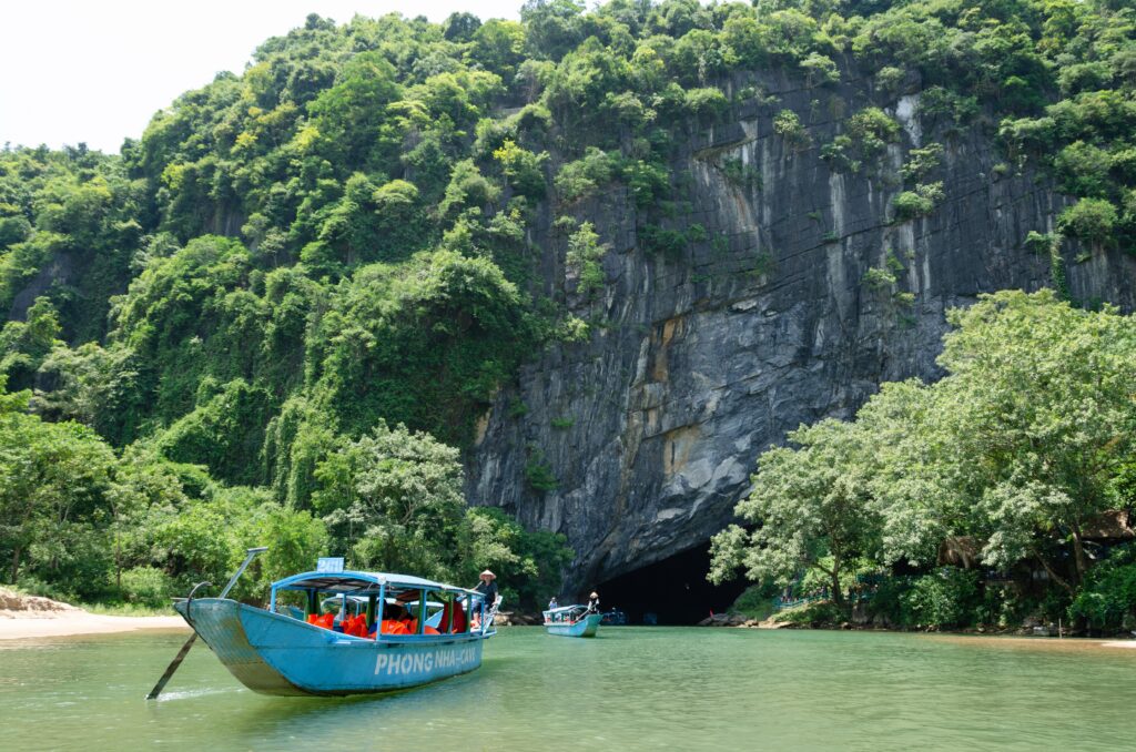 Oahu Sea Caves: The Ultimate Guide to Hawaii’s Hidden Coastal Wonders 1 Oahu Sea Caves
